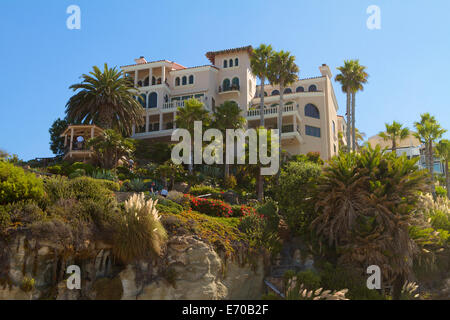 Case in cima alla scogliera a Thousand Steps Beach in Laguna Beach California Foto Stock