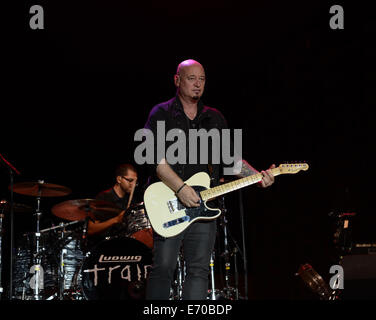 Virginia Beach, Virginia, Stati Uniti d'America. Il 30 agosto, 2014. JIMMY STAFFORD di 'treno' esegue in Virginia Beach durante l'American Music Festival. © Jeff Moore/ZUMA filo/ZUMAPRESS.com/Alamy Live News Foto Stock