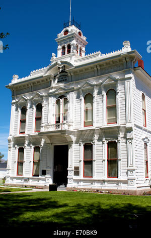 La storica BRIDGEPORT - Courthouse. Mono County Courthouse. Costruito nel 1880 è stati di seconda più antica Foto Stock