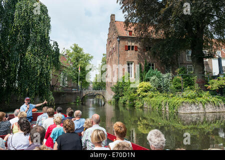 I turisti in una gita guidata in battello in Amersfoort, Paesi Bassi Foto Stock