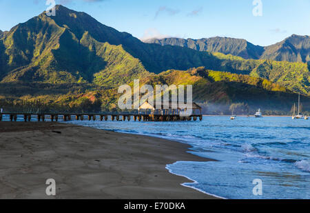 Il molo di Hanalei su Kauai all'alba Foto Stock
