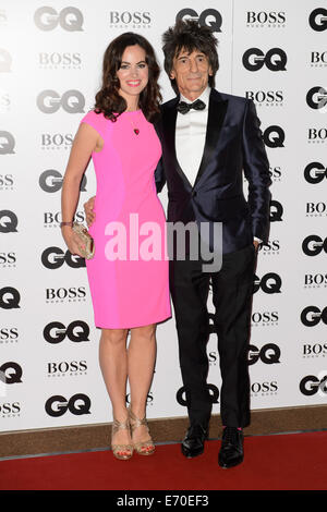 Ronnie Wood e Sally arrivano in legno per la GQ Men of the Year Awards 2014. Foto Stock