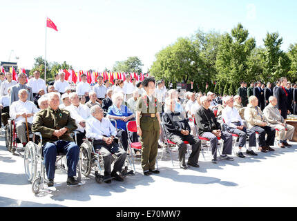 Pechino, Cina. 3 Sep, 2014. Veterani assistere ad una cerimonia per il 69º anniversario del giorno della vittoria nella guerra Anti-Japanese presso il Museo della Guerra del popolo cinese la resistenza contro l'Aggressione giapponese a Pechino Capitale della Cina, Sett. 3, 2014. Credito: Yao Dawei/Xinhua/Alamy Live News Foto Stock