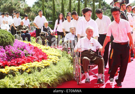 Pechino, Cina. 3 Sep, 2014. Veterani assistere ad una cerimonia per il 69º anniversario del giorno della vittoria nella guerra Anti-Japanese presso il Museo della Guerra del popolo cinese la resistenza contro l'Aggressione giapponese a Pechino Capitale della Cina, Sett. 3, 2014. Credito: Yao Dawei/Xinhua/Alamy Live News Foto Stock
