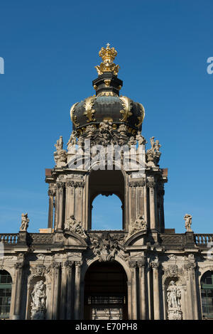 La corona porta del parco Zwinger, Dresda, Sassonia, Germania Foto Stock