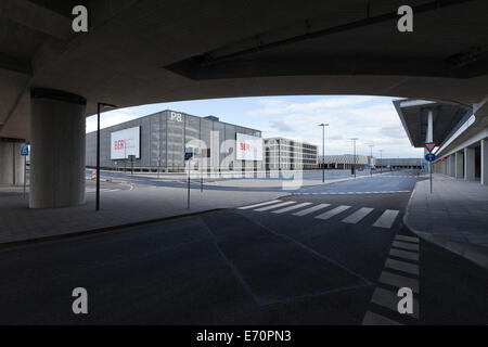 Berlin Brandenburg Airport BER non ancora in funzione, l'accesso al terminale, Schönefeld, Brandeburgo, Germania Foto Stock