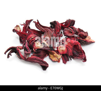 Un mucchio di essiccati Fiori di ibisco per la cottura su sfondo bianco Foto Stock