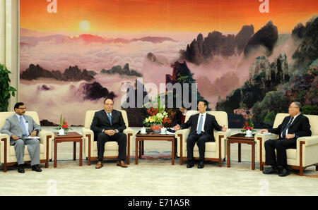 Pechino, Cina. 3 Sep, 2014. Chinese Vice Premier Zhang Jaili (seconda R) si riunisce con i partecipanti per la riunione di come mentalità dei paesi in via di sviluppo (LMDC) gruppo sul cambiamento climatico, a Pechino, Cina, Sett. 3, 2014. Credito: Zhang Duo/Xinhua/Alamy Live News Foto Stock