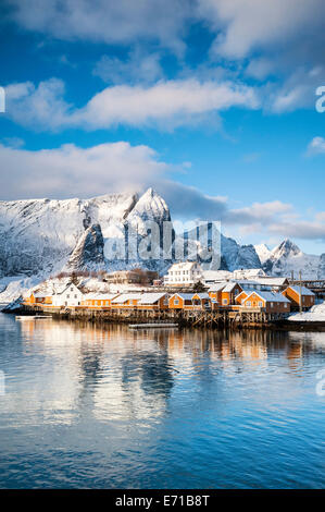 Il villaggio di Sakrisoy nei su un luminoso winter's day Foto Stock