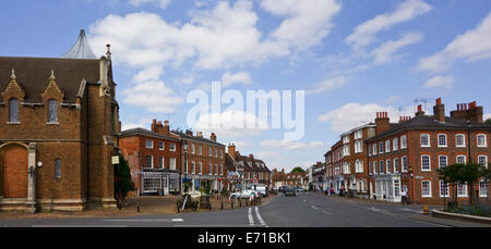 High street Woburn village Foto Stock