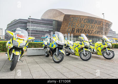 Cardiff, Galles, UK. Il 3 settembre, 2014. Vertice della NATO continuano i preparativi con un enorme la presenza della polizia in città. Moto della polizia schierate al di fuori del centro del millennio. Credito: Polly Thomas/Alamy Live News Foto Stock