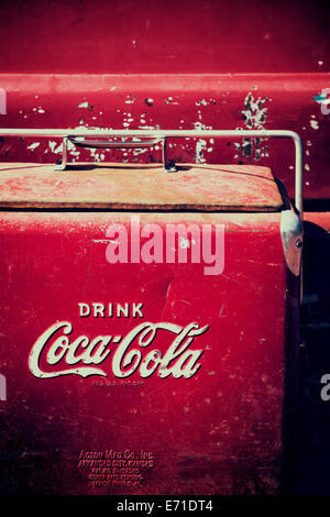 Vintage degli anni cinquanta la Coca Cola raffreddatore sul retro di un camion americano Foto Stock