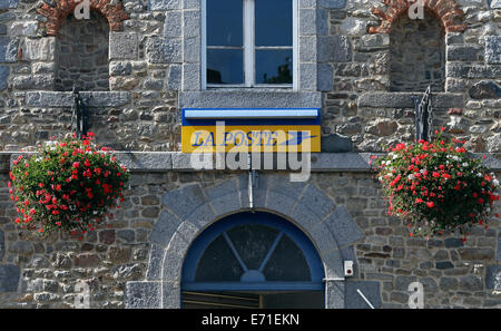 La Poste segno su un edificio di pietra, Foto Stock