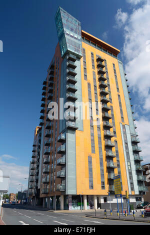 Skyline Centrel su Rochdale Road, Manchester, una storia 18 moderno appartamento hi luogo alloggio. Vicino al quartiere settentrionale. Foto Stock