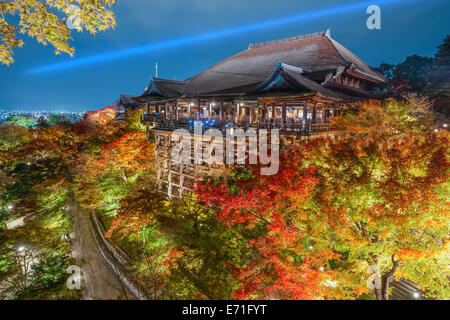Kyoto, Giappone a Kiyomizu-dera tempio in autunno sesaon. Foto Stock