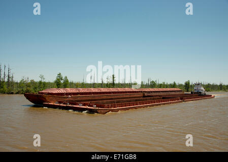 Stati Uniti d'America, Alabama, Mobile. Mobile River Barge traffico. (Grandi dimensioni formato disponibile) Foto Stock