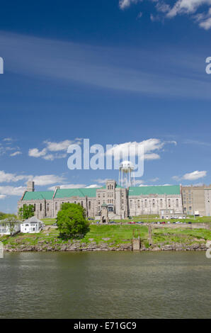 Stati Uniti d'America, Kentucky, Eddyville. Il lago di Barkley Visualizza storico di Kentucky penitenziario statale (aka castello il Cumberland) circa ottocento. Foto Stock