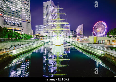 Yokohama, Giappone skyline della città a Minato-mirai. Foto Stock