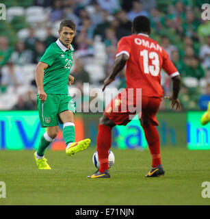 Dublino, Irlanda. 03Sep, 2014. Amichevole internazionale fixture Repubblica di Irlanda versus Oman. Wes Hoolahan (Irlanda) tenta di ottenere il suo passare attraverso Abdul Al Mukhaini (Oman) gambe. L'Irlanda ha vinto la partita dal punteggio di credito 2-0: Azione Plus sport/Alamy Live News Foto Stock