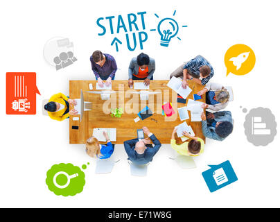 Gruppo di Business multietnica persone che lavorano Foto Stock