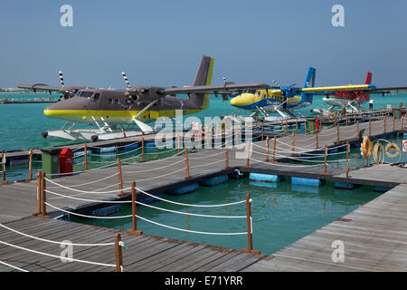 Pontoon con aliscafi, De Havilland Canada DHC-6 300 Twin Otter, Malé aeroporto internazionale, Hulhulé, Maldive Foto Stock