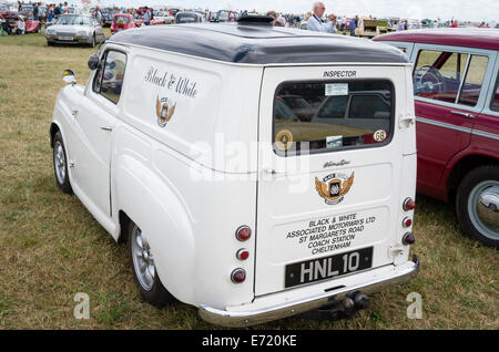 Commerciale di Austin A30 van una volta utilizzati dall'ispettore della flotta di pullman di BLACK & WHITE veicoli Foto Stock