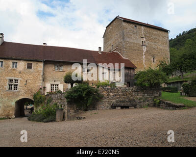 Baume les Messieurs è considerato uno dei più bei villaggi di Francia. Regione del Giura Foto Stock