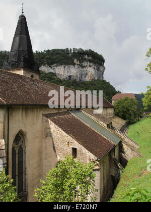 Baume les Messieurs è considerato uno dei più bei villaggi di Francia. Regione del Giura Foto Stock