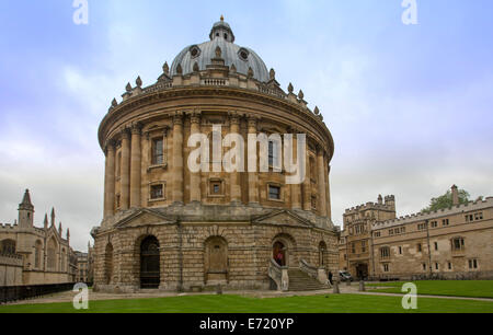 Circolare unica del XVIII secolo in stile neo-classico edificio - Radcliffe Camera science library, / biblioteca Bodleian edificio nella città inglese di Oxford Foto Stock