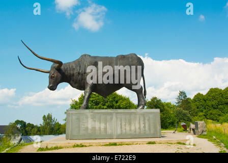 Tara, il toro di bronzo statua, Vallimägi, la collina del castello di Rakvere, Estonia, paesi baltici, Europa Foto Stock