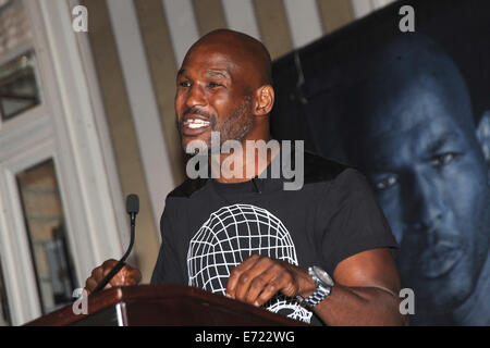 Bernard Hopkins durante una conferenza stampa al Waldorf-Astoria hotel per promuovere un progetto di sabato, nov. 8, 12-round Pesi Mediomassimi bout tra Hopkins e Kovalev di Atlantic City, New Jersey, per essere trasmesso come parte della Home Box Office Inc. 'HBO World Championship Boxing serie". New York il 02 settembre 2014/picture alliance Foto Stock