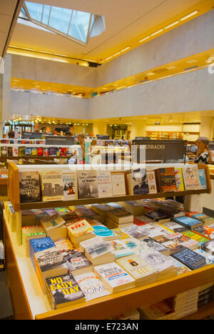 Akateeminen kirjakauppa, la libreria accademica, progettato da Alvar Aalto, Helsinki, Finlandia, Europa Foto Stock