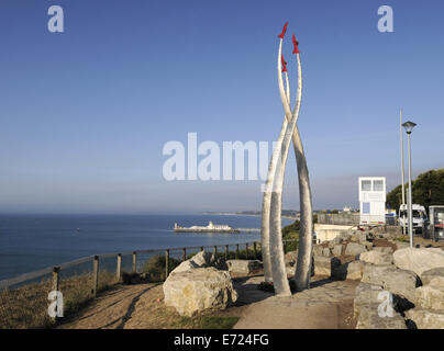 Inghilterra, Dorset, Bournemouth, frecce rosse memoriale sulla East Cliff sopra la spiaggia. Foto Stock