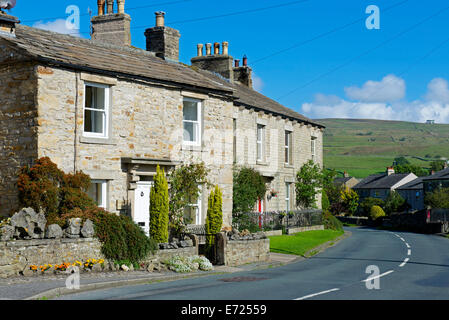 Case vacanze nel villaggio di Bainbridge, Wensleydale, Yorkshire Dales National Park, North Yorkshire, Inghilterra, Regno Unito Foto Stock