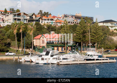 Case a Fiume Swan a Fremantle Foto Stock