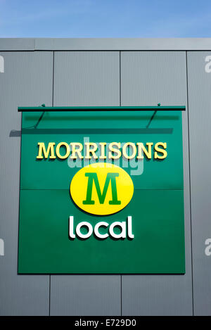 Segno al di fuori di un morrisons supermercato locale Foto Stock