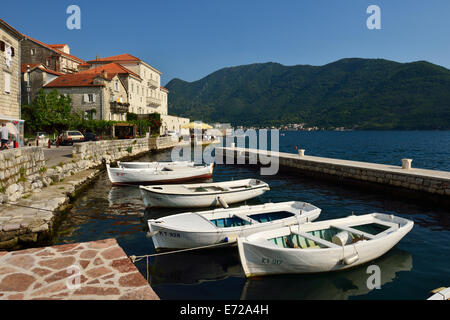 Perast Harbour e della Baia di Kotor, Montenegro, nei Balcani Foto Stock