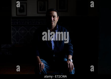 Flamenco cantante Antonio Gomez Rubio sa come 'Ruiseñor de Paterna' canta a la peña flamenca culturale La Petenera in Paterna Foto Stock