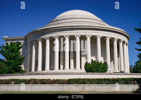 Stati Uniti d'America, Washington DC, National Mall Thomas Jefferson Memorial vista della cupola e pilastri dal lato ovest. Foto Stock