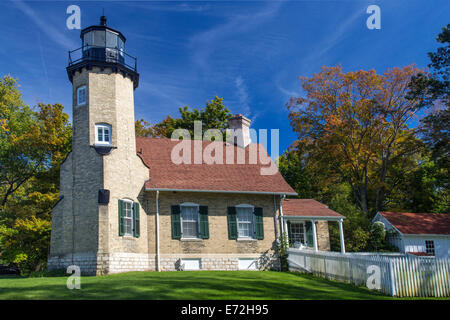 Il Fiume Bianco faro sul lago Michigan in Whitehall, Michigan, Stati Uniti d'America. Foto Stock