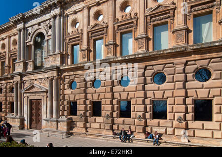 Palazzo di Carlo V -16secolo, facciata, l'Alhambra di Granada, regione dell'Andalusia, Spagna, Europa Foto Stock