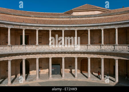 Palazzo di Carlo V -16secolo, cortile, l'Alhambra di Granada, regione dell'Andalusia, Spagna, Europa Foto Stock