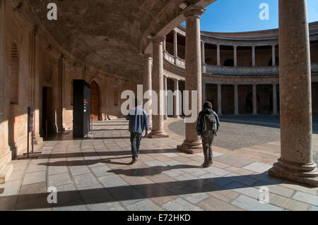 Carlos V palace -16secolo- cortile, l'Alhambra di Granada, regione dell'Andalusia, Spagna, Europa Foto Stock