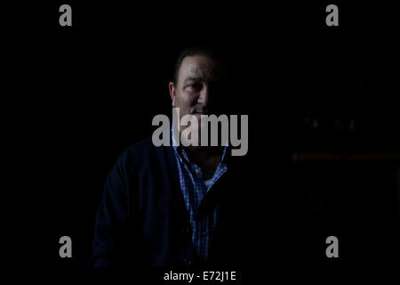 Flamenco cantante Antonio Gomez Rubio sa come 'Ruiseñor de Paterna' canta a la peña flamenca culturale La Petenera in Paterna Foto Stock