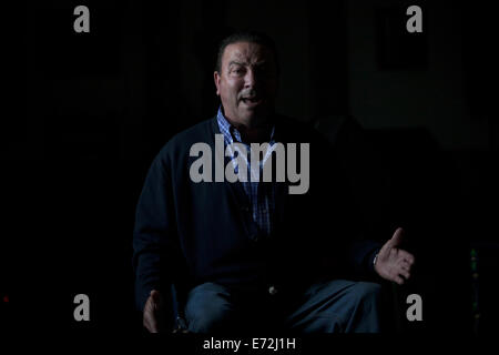 Flamenco cantante Antonio Gomez Rubio sa come 'Ruiseñor de Paterna' canta a la peña flamenca culturale La Petenera in Paterna Foto Stock