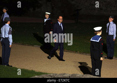 Cardiff, Regno Unito. Il 4 settembre, 2014. Nella foto: Il Presidente francese Francois Hollande arrivando. Re: cena ufficiale, capo delle delegazioni presso il Castello di Cardiff come parte del vertice della NATO, South Wales, Regno Unito. Credito: D Legakis/Alamy Live News Foto Stock