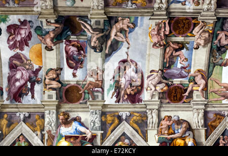 Il soffitto della Cappella Sistina dipinta da Michelangelo Foto Stock