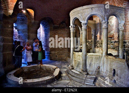 Nella cripta sotto la chiesa di Agios Dimitrios (Demetrios), patrono di Salonicco, Macedonia, Grecia. Foto Stock