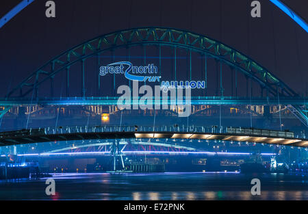 Foto di eventi precedenti 2014 Grande Nord girare su Tyneside, per festeggiare il milionesimo finisher nella storia della razza Foto Stock