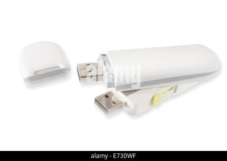 Pila di flash drive isolati su sfondo bianco Foto Stock